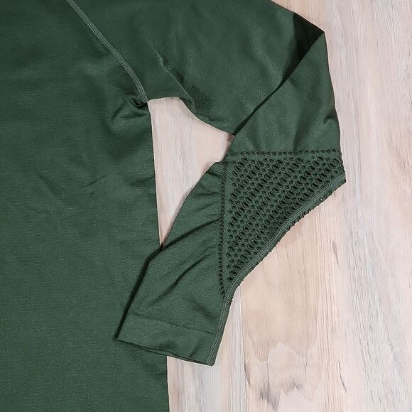 🔺️Fabletics Olive Green "Dylana" Long Sleeve Athletic Top Medium - Picture 6 of 10
